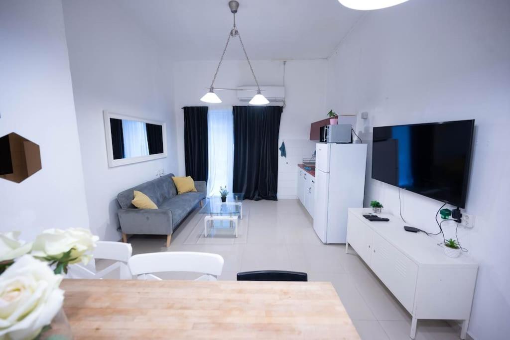 Apartment 3 Bedrooms With A Garden *