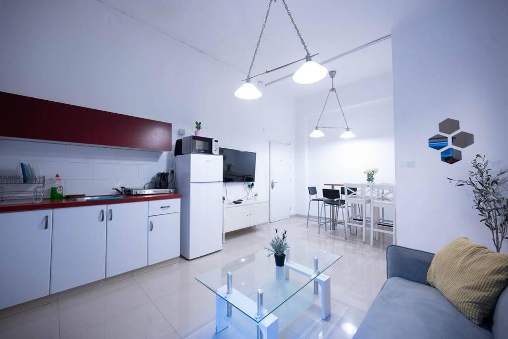 3 Bedrooms With A Garden Apartment